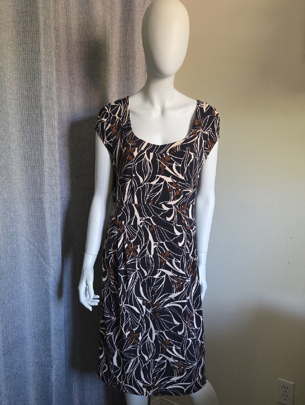 Cleo Black Brown & Cream Leaf-Print Scoop Neck Cap Sleeve Dress w Pockets